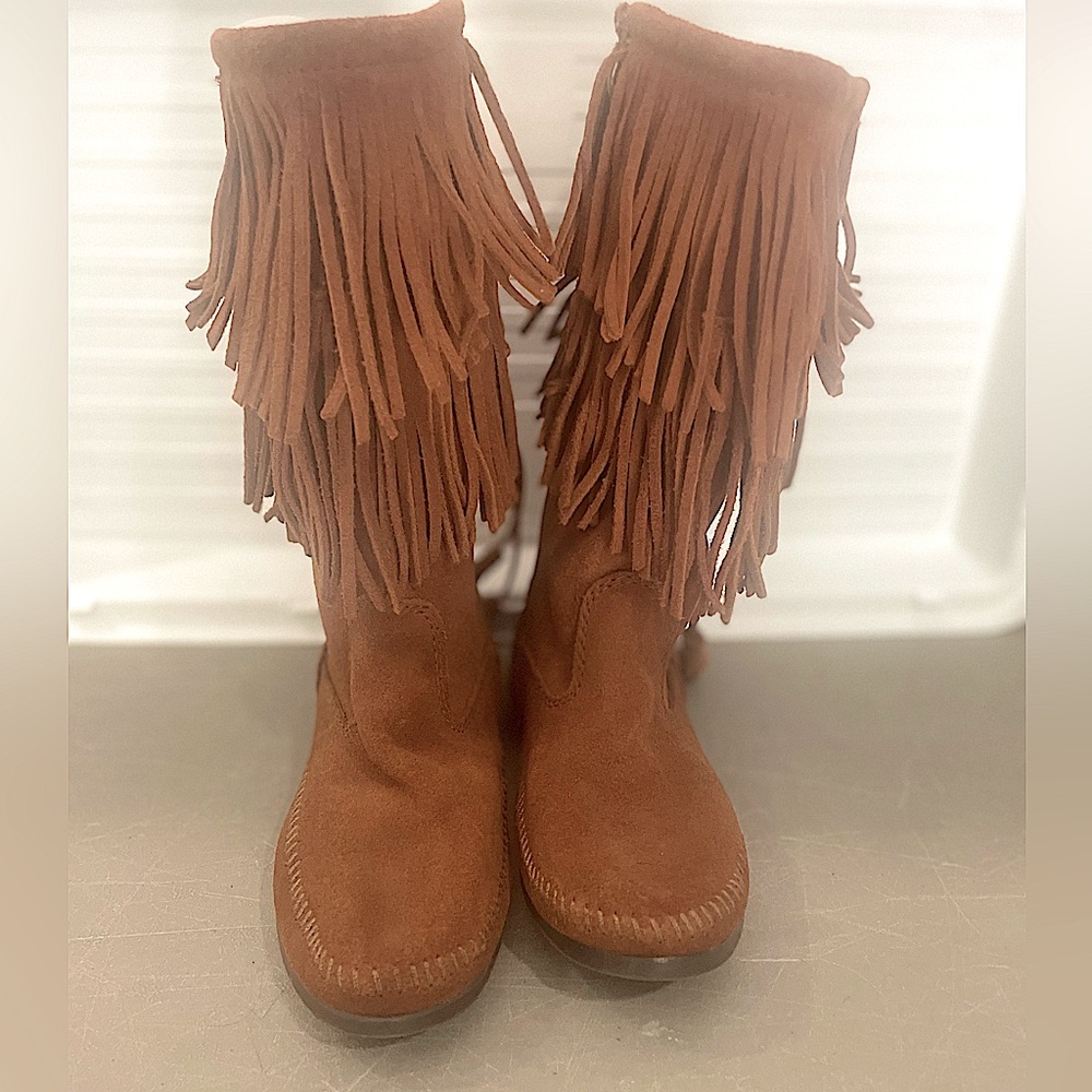 COPY - Minnetonka Size 9, LIKE NEW!